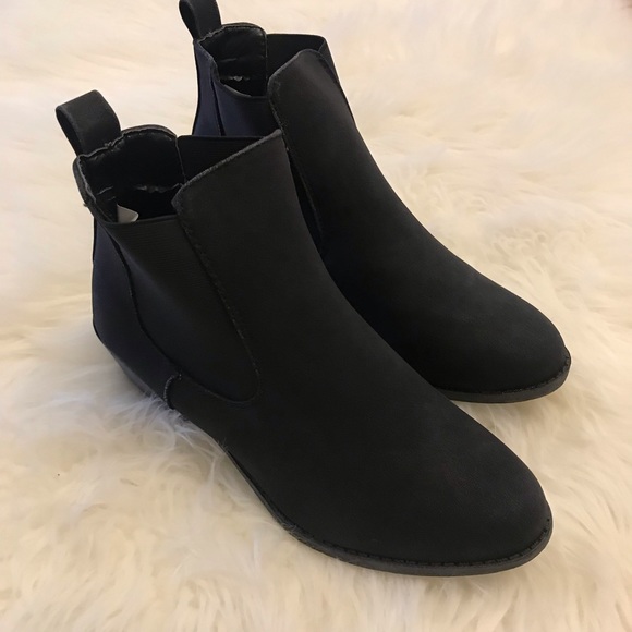 •RESTOCKED• Black Distressed Slip On Fall Bootie - Picture 8 of 8